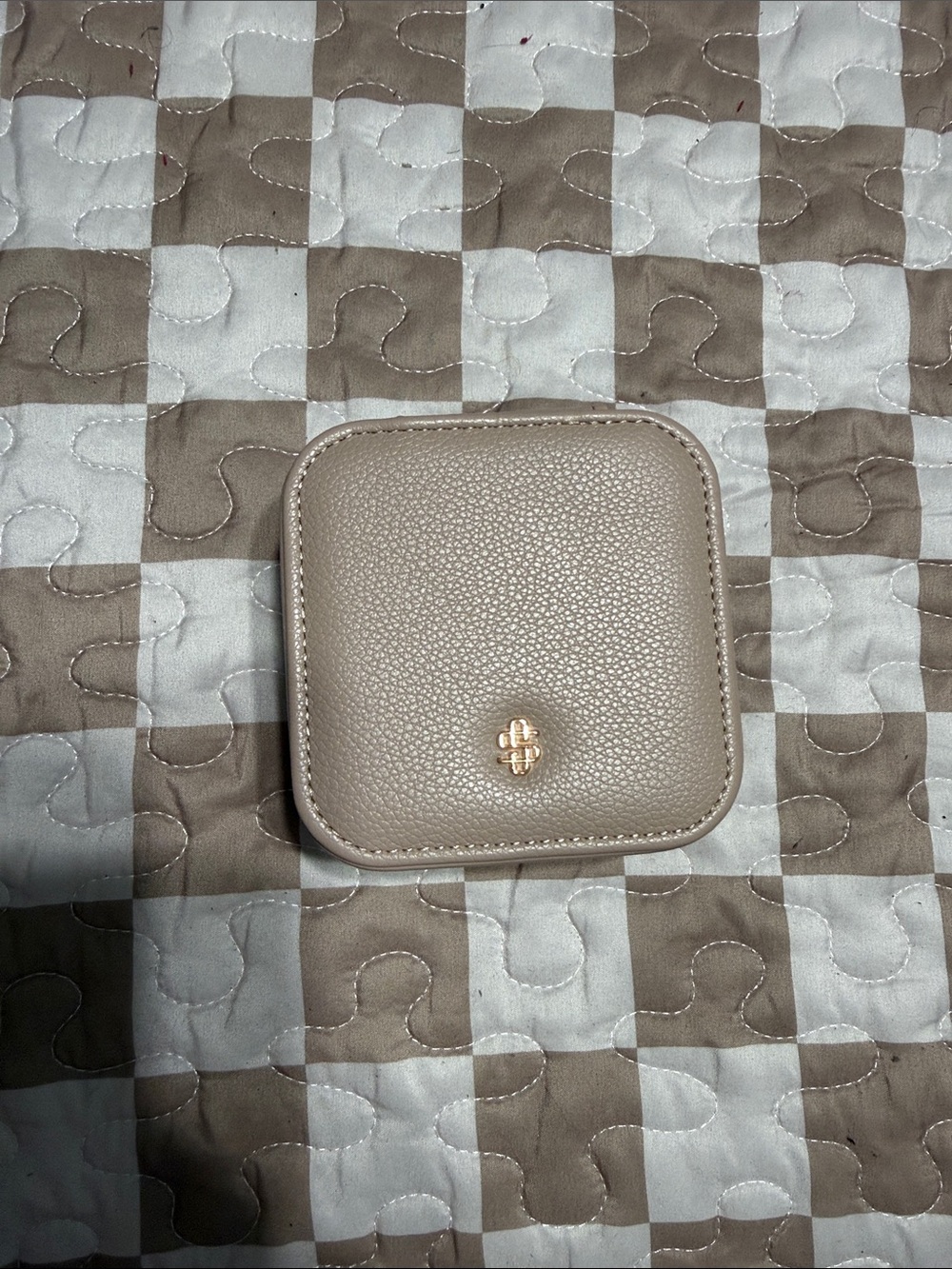 Simply Southern Cream Pebbled Jewelry Case with Gold Logo